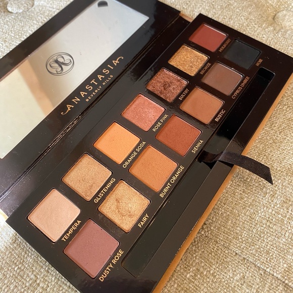 ANASTASIA Soft Glam Palette